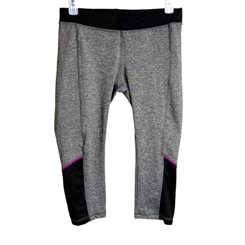 Take A Walk Capri Workout Leggings Gray  Sz M